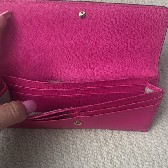 Michael Kors pink wallet - Picture 7 of 7